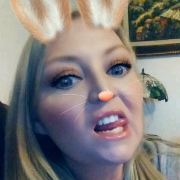 Profile Picture of Carla Mackey (@carlamackey) on Poshmark