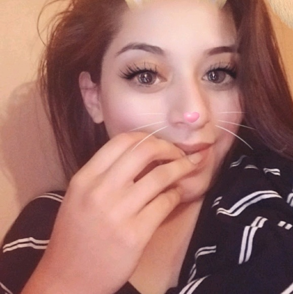 Profile Picture of Jazmin Torres (@jazzyjaz0316) on Poshmark