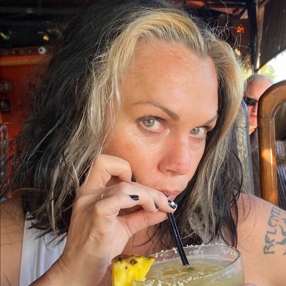 Profile Picture of Kellie Chase (@kelliechase) on Poshmark