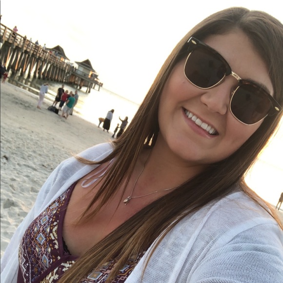 Profile Picture of Jessica Plante (@jessica_plante) on Poshmark