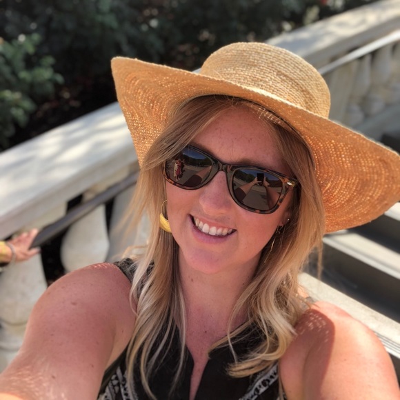 Profile Picture of Kkrystal Dautermann (@kdautermann) on Poshmark