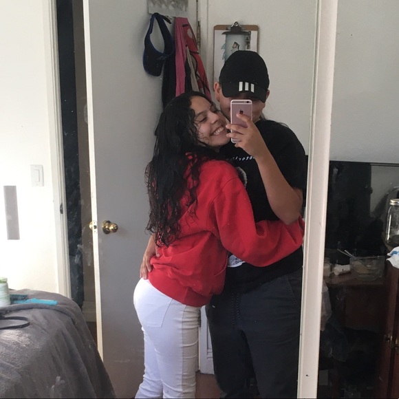 Profile Picture of Alexandra Gonzalez (@alexxgzz) on Poshmark