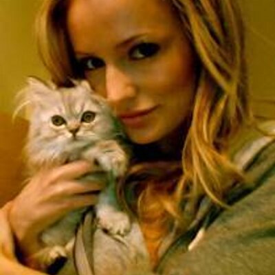 Profile Picture of YenBloomstrand (@YenBloomstrand) on Twitter