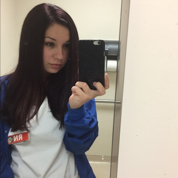 Profile Picture of Cheyenne Boyer (@cboyer862) on Poshmark