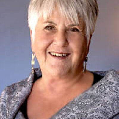 Profile Picture of Sandra Edwards (@sandrareadshand) on Twitter