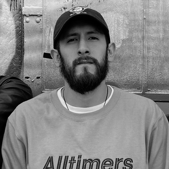 Daniel Valderrama - Poshmark Profile Picture of Daniel Valderrama (@danielv86) on Poshmark