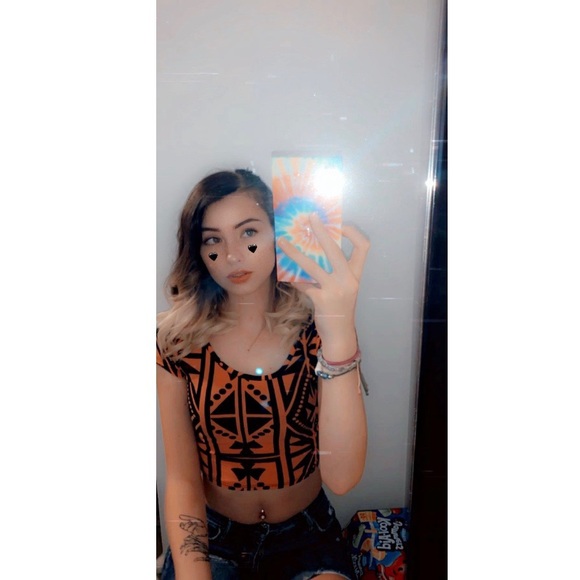 Casey Kenyon - Poshmark Profile Picture of Casey Kenyon (@eyekandii7) on Poshmark