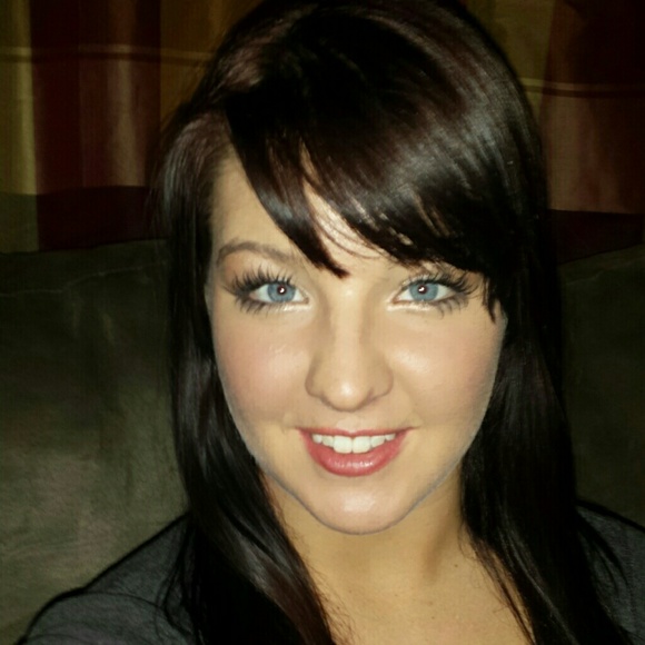 Profile Picture of Leah Matthews (@leah0513) on Poshmark