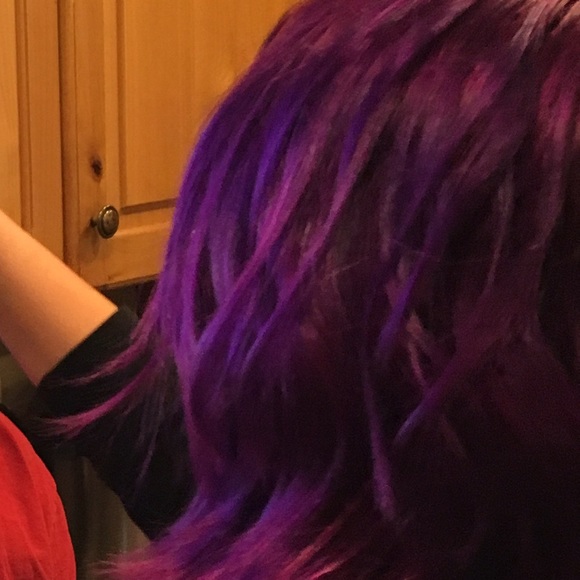 Profile Picture of Alice Bennington (@alicetrash) on Poshmark