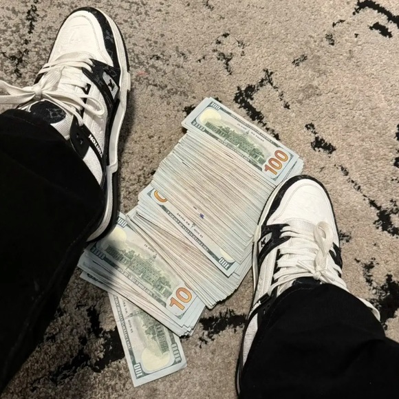 Profile Picture of Kenny Thach (@nottkeny) on Poshmark