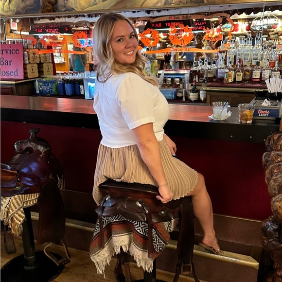 Profile Picture of Ali Staebell (@alistaebell) on Poshmark