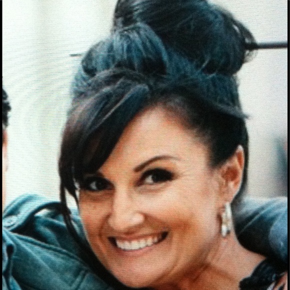 Profile Picture of Sharon Cramer (@sharonc323) on Poshmark