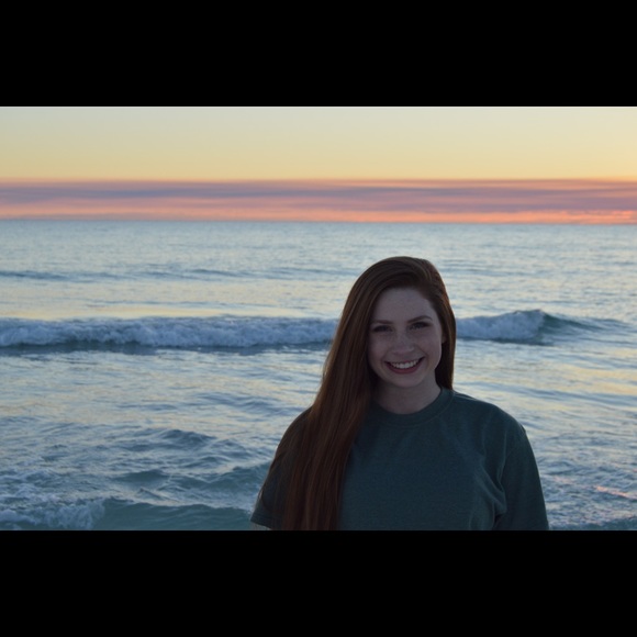 Profile Picture of Ashlyn Carlini (@ashlyncarlini) on Poshmark