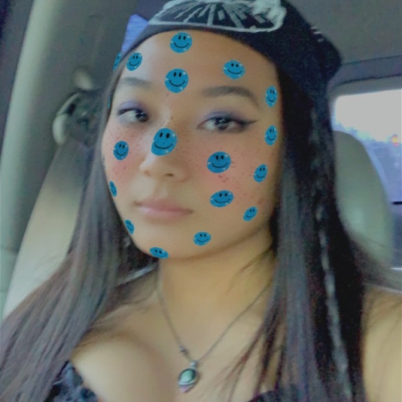 Profile Picture of Leanza Armamento (@leanzaarmamento) on Poshmark