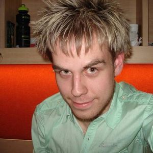 Profile Picture of Alaine Fraatz (@fakewiltedroses) on Myspace