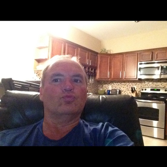 Profile Picture of Rich Filloon (@richfilloon) on Poshmark