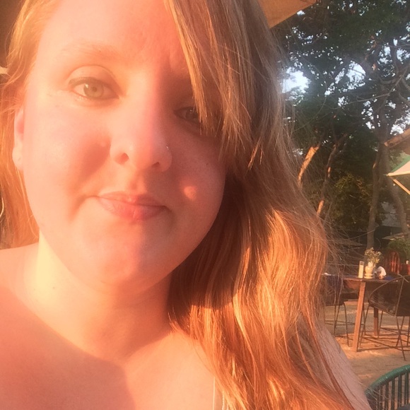 Hannah Kidder - Poshmark Profile Picture of Hannah Kidder (@queenfrostine) on Poshmark