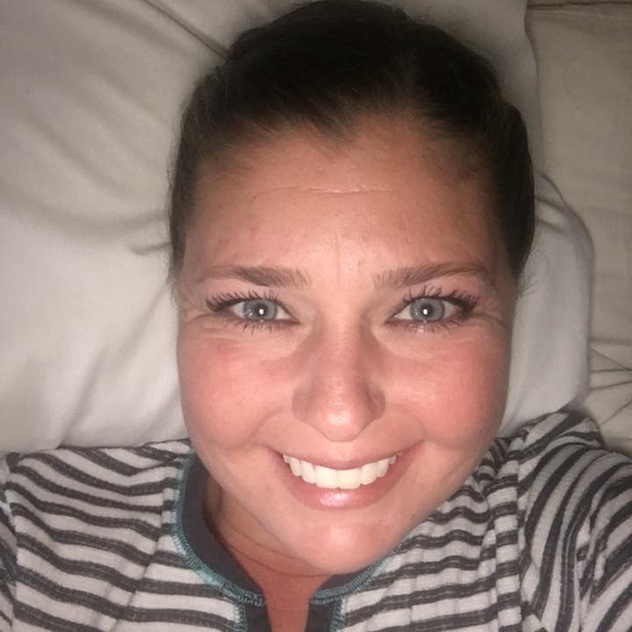 Profile Picture of Bonnie Misenhimer (@chinkyfive) on Poshmark