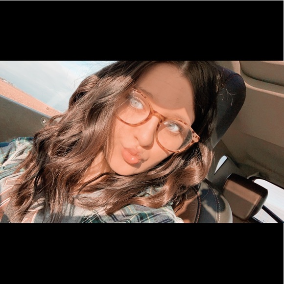 Profile Picture of Mersadies Sieren (@mersadiessieren) on Poshmark