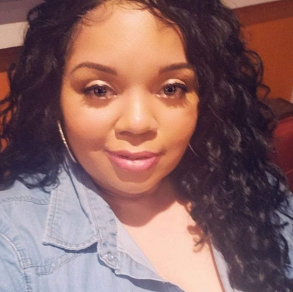 Profile Picture of Erica Mcclung (@amanimcclung) on Poshmark