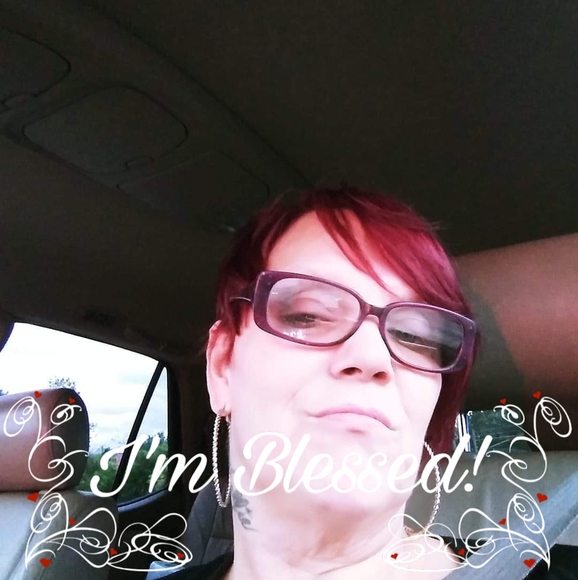 Profile Picture of Kellie Witt (@kelliewitt) on Poshmark