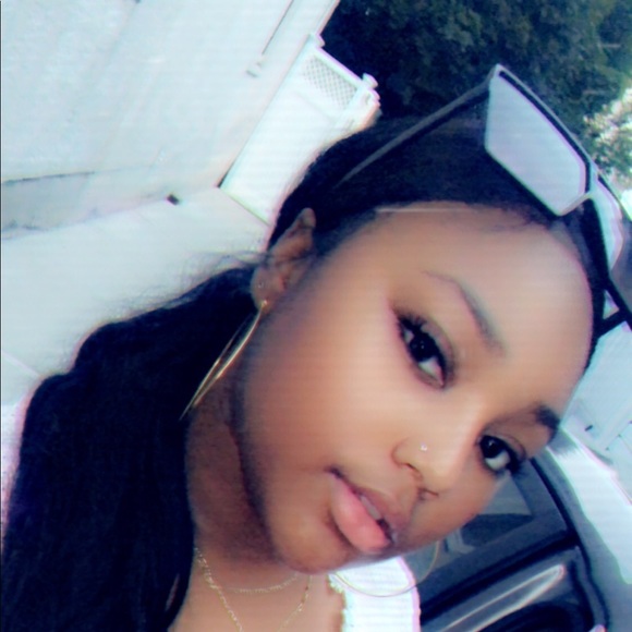 Profile Picture of Jazmine Thomas (@jnelly513) on Poshmark