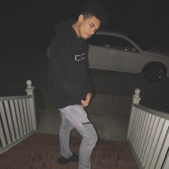 Profile Picture of Micah Schultz (@micahxii) on Poshmark