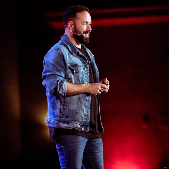 Profile Picture of Karl Magnone (@karlmagnone) on Poshmark