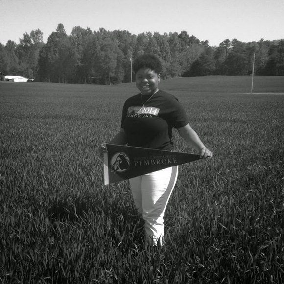 Profile Picture of Ciera Thompson (@cvt003) on Poshmark