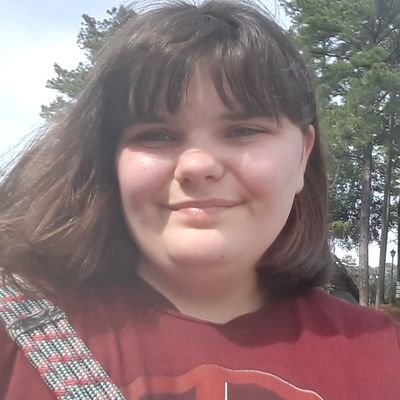 Profile Picture of Natalie Holbrook (@NattyPaige15) on Twitter