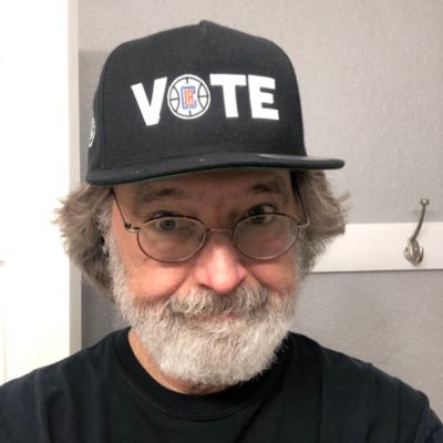 Profile Picture of Dan Elliott (@DanElliottPart2) on Twitter