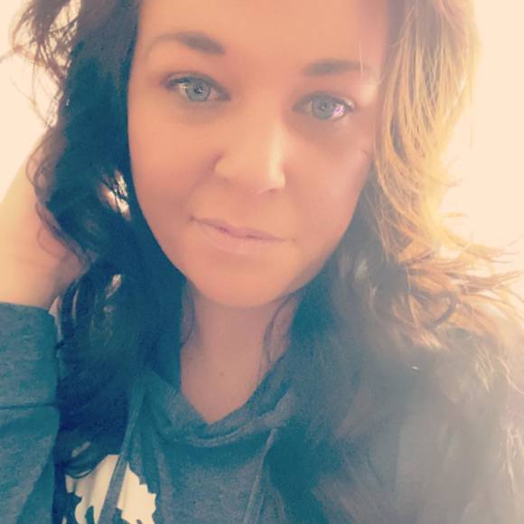 Profile Picture of Nicole Kramlich (@my2boys0911) on Poshmark