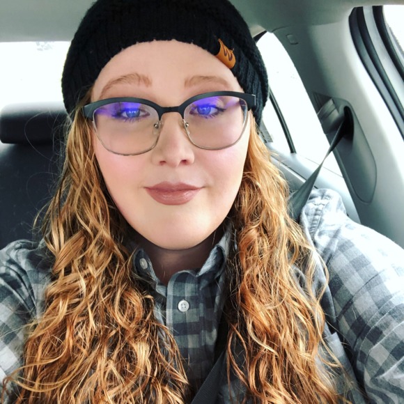 Profile Picture of Alexis Wallen (@alexis_wallen) on Poshmark