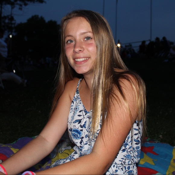Profile Picture of Cheryl Sharpe (@cheryl0129) on Poshmark
