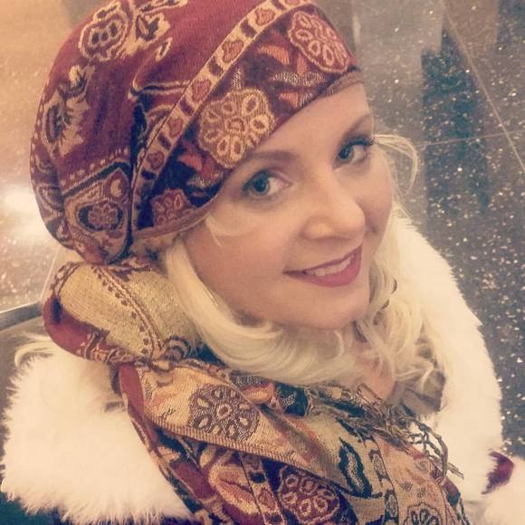 Profile Picture of April Ganser (@aprilganser) on Poshmark