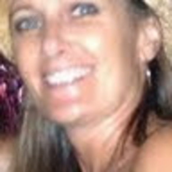 Profile Picture of Noelle Tonelli (@tonellin) on Poshmark