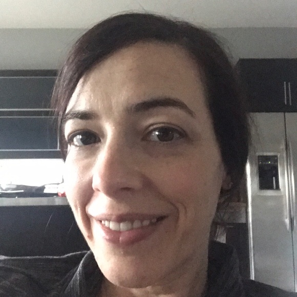 Profile Picture of Amy Quillo (@aquillo) on Poshmark