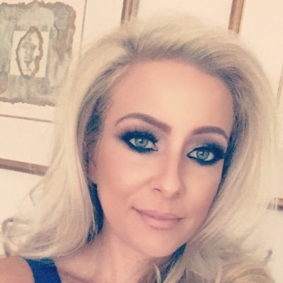 Profile Picture of Lindsey Jarvis (@lindsjarv) on Twitter