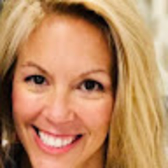 Profile Picture of Shawna Zodrow (@shawnazodrow) on Poshmark