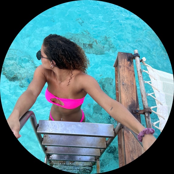 Profile Picture of Jada Surrell (@j_surrell) on Poshmark