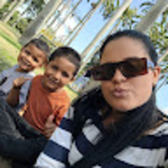 Profile Picture of Yusneidys naillelyn Olivares olivares (@gabrieljeremias) on Poshmark