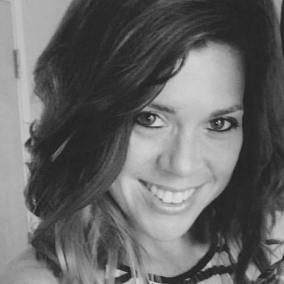 Danielle Stefaniszyn - Poshmark Profile Picture of Danielle Stefaniszyn (@stefanis002) on Poshmark