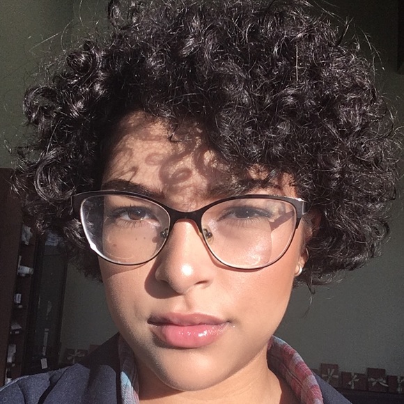 Profile Picture of Robin Eichenberger (@yobiyobiyobi) on Poshmark