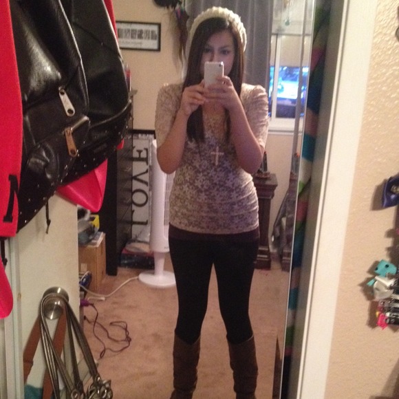 Profile Picture of Christina Ituarte (@crysweetlovee) on Poshmark