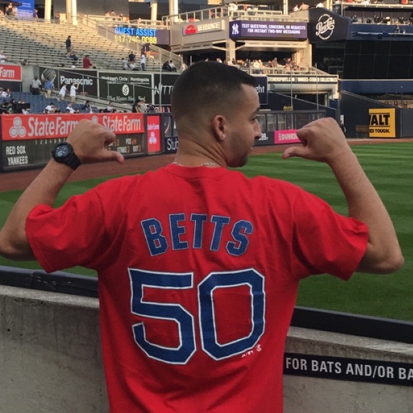 Profile Picture of Shawn Gonzalez (@shawnd413) on Poshmark