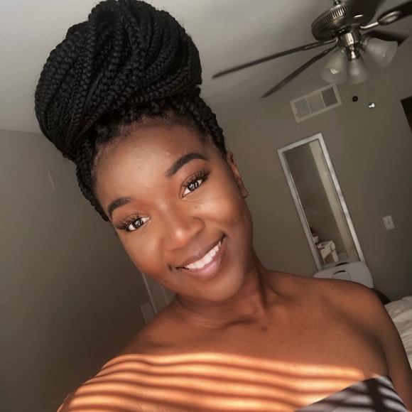 Profile Picture of Briana Simmons (@briana_s) on Poshmark