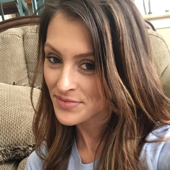 Profile Picture of Marissa Agueros (@magueros) on Poshmark