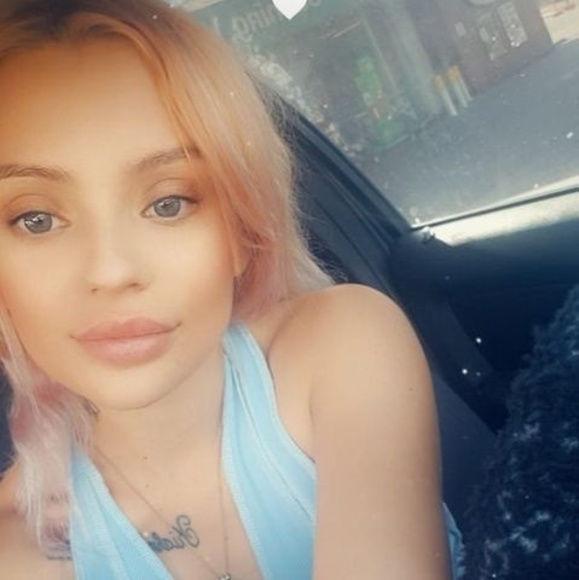 Profile Picture of Britney Deliu (@britneydeliu00) on Poshmark