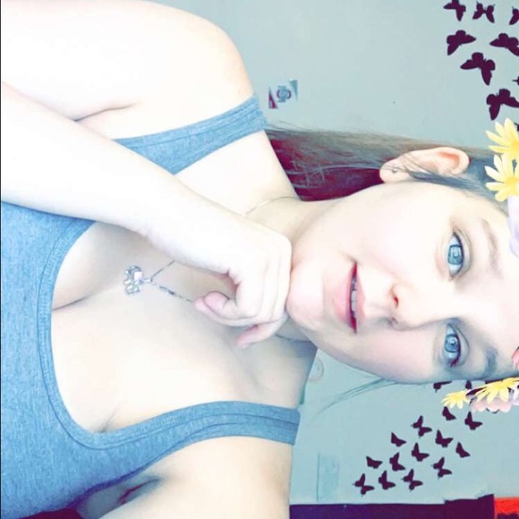 Profile Picture of Merysa Gutscher (@merysalg) on Poshmark