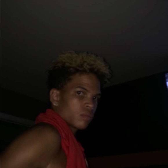 Profile Picture of Tristen Marinoff (@tristennm) on Poshmark